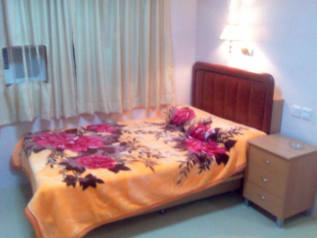 Oriental Pearl Budget Hotel Hong Kong Room photo